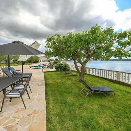 Rose Holiday home *