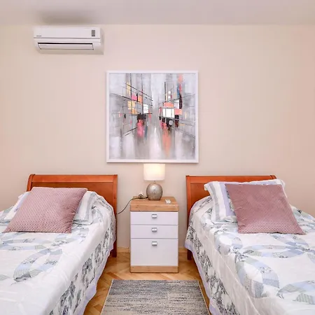 Rose Holiday home *